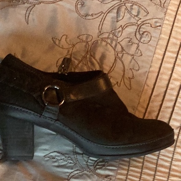 Women's Black Ankle Boots Clarks - Picture 2 of 3